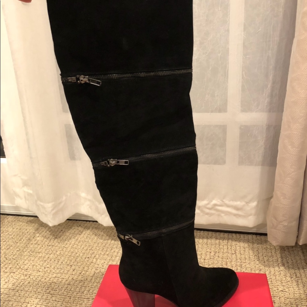 Brand new heeled boots 🖤